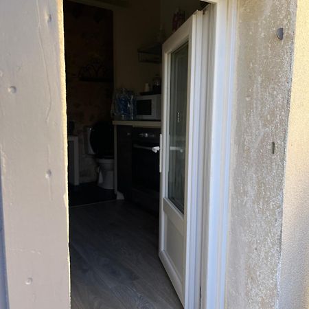 Petit Studio Le Pigeonnier A 5 Mn De Lourmarin Puyvert エクステリア 写真
