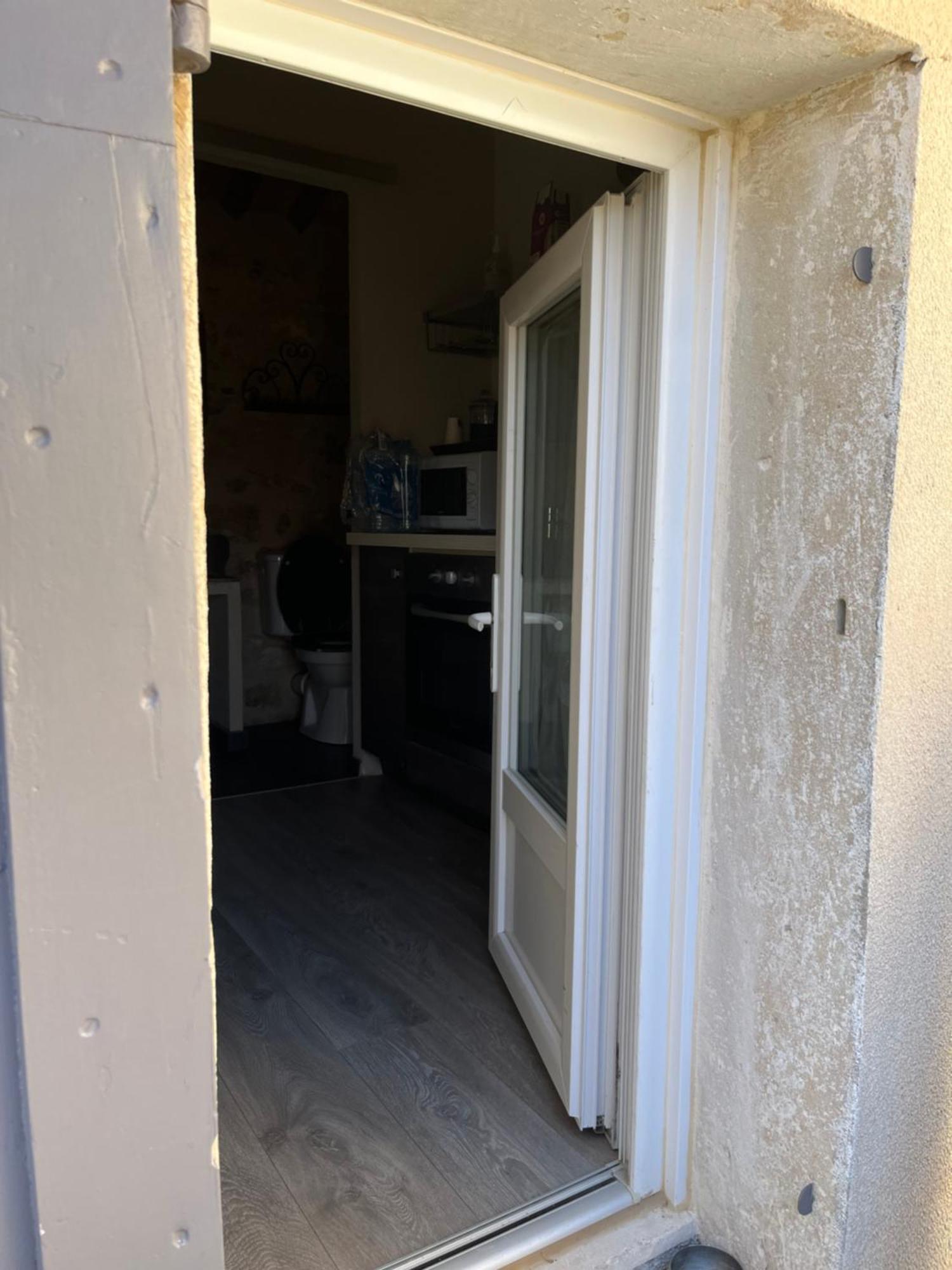 Petit Studio Le Pigeonnier A 5 Mn De Lourmarin Puyvert エクステリア 写真
