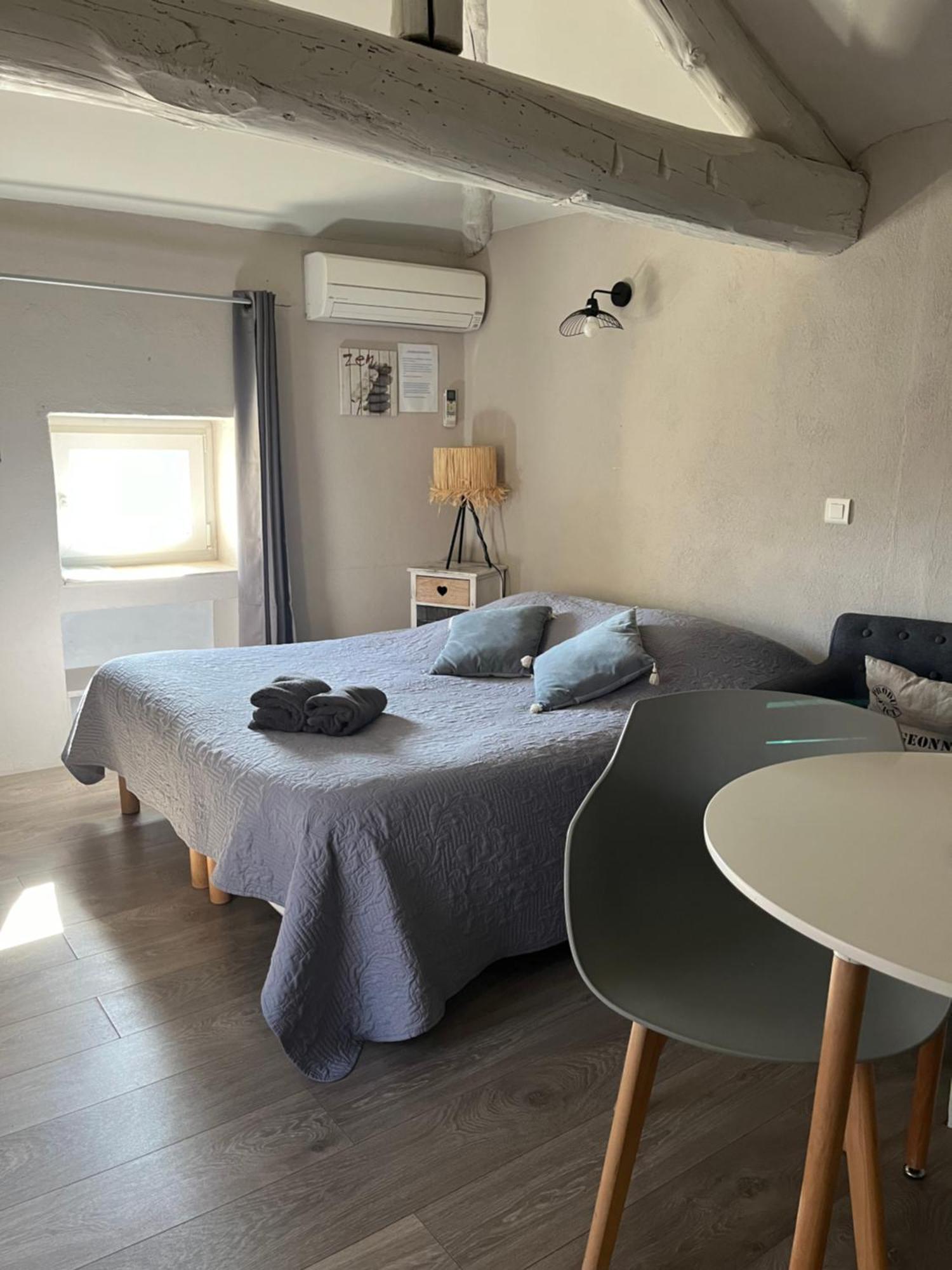 Petit Studio Le Pigeonnier A 5 Mn De Lourmarin Puyvert エクステリア 写真
