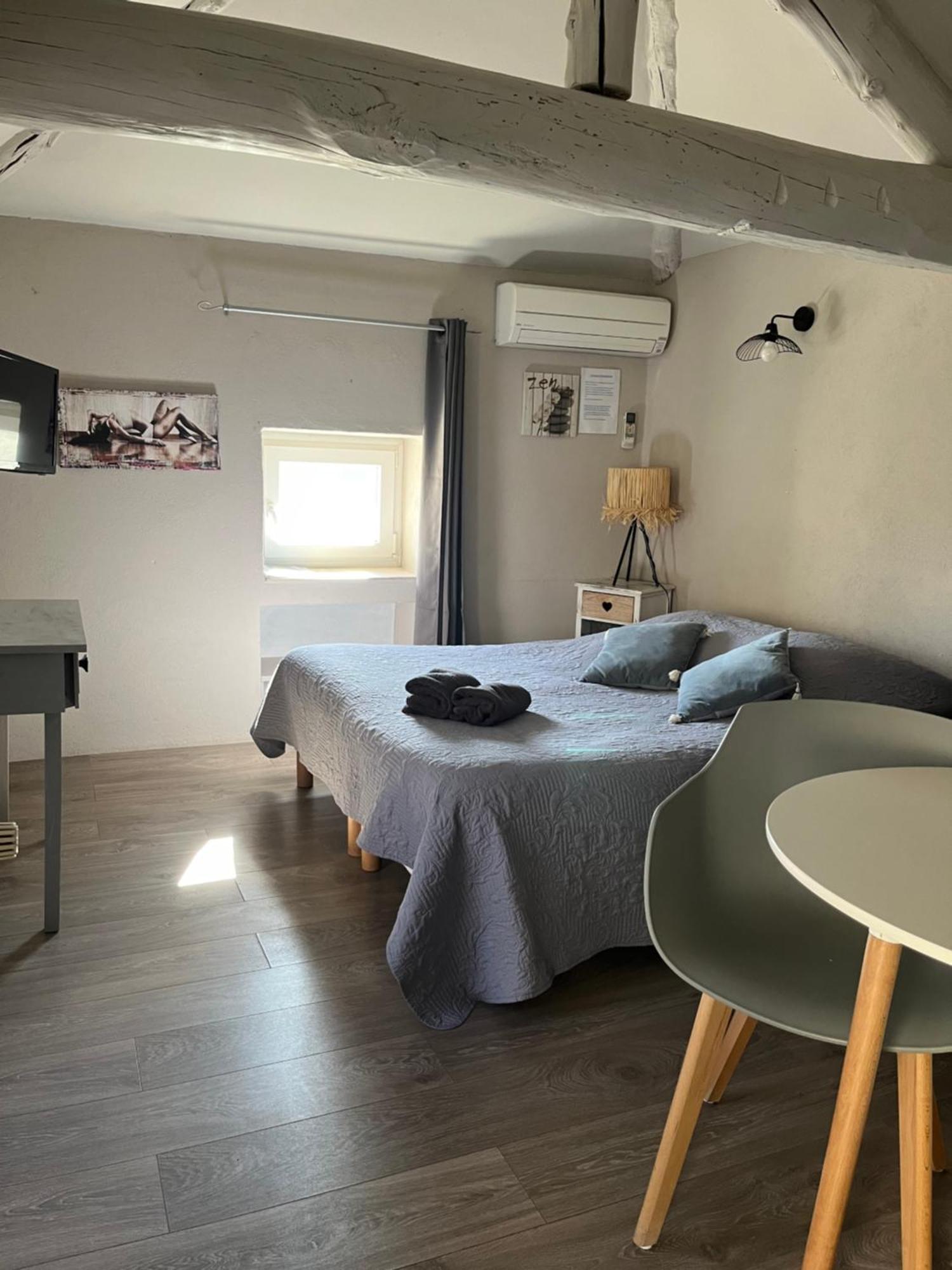 Petit Studio Le Pigeonnier A 5 Mn De Lourmarin Puyvert エクステリア 写真