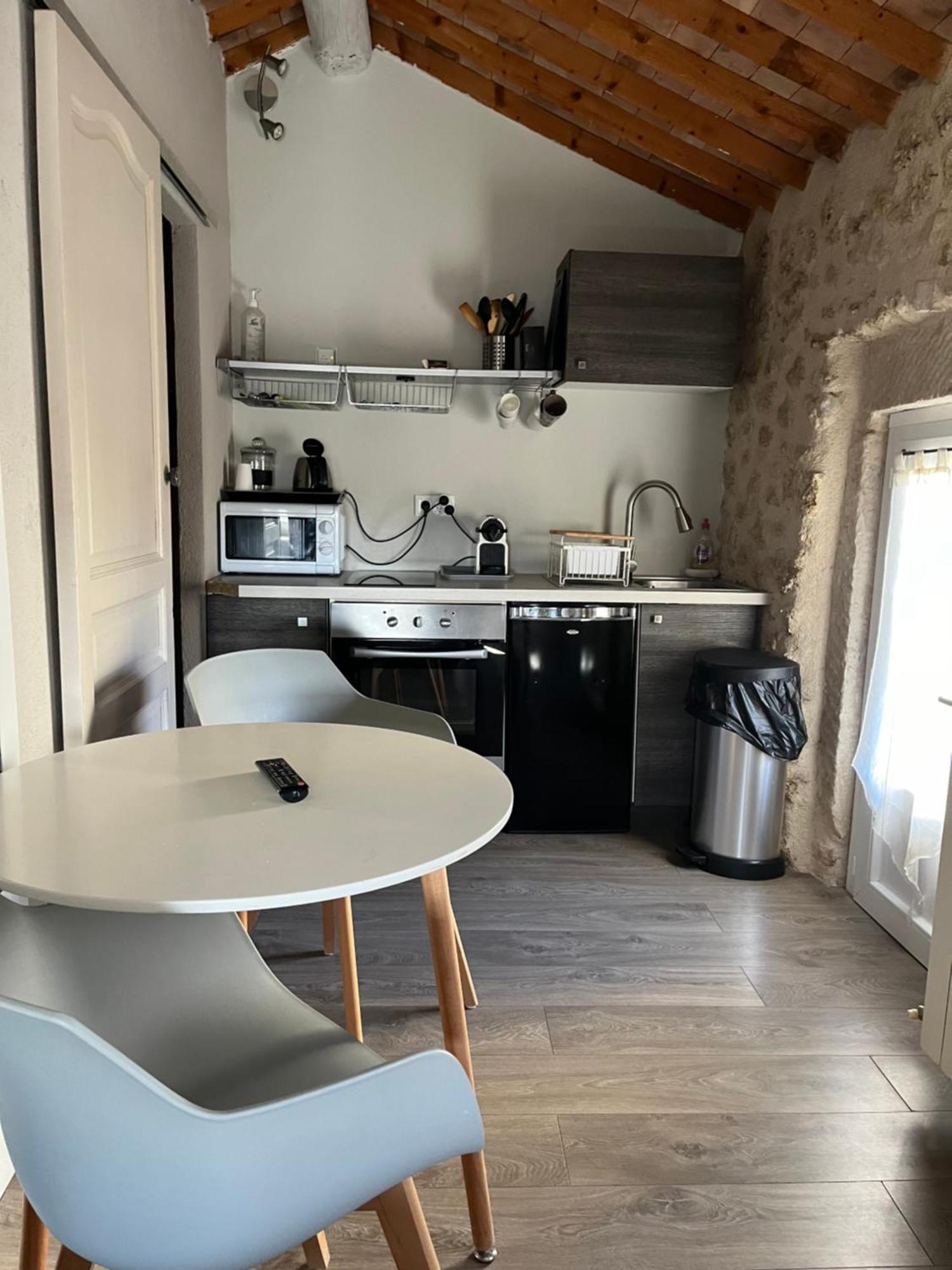 Petit Studio Le Pigeonnier A 5 Mn De Lourmarin Puyvert エクステリア 写真